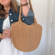 Cargar imagen en el visor de la galería, Beige Knitted Tote Bag
