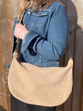 Cargar imagen en el visor de la galería, Stone Suede Large Crossbody Swing Bag
