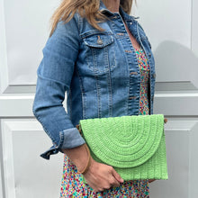 Charger l&#39;image dans la galerie, Bright Green Straw Woven Clutch Bag
