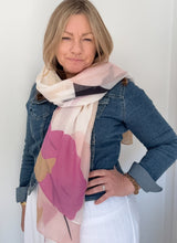Carregar imagem no visualizador da galeria, Pink Mix Tassel Scarf
