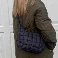 Afbeelding in Gallery-weergave laden, Black Quilted Fabric Small Shoulder/ Crossbody Bag
