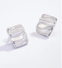 Load image into Gallery viewer, Silver Textured Stud Earrings
