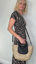 Cargar imagen en el visor de la galería, Preorder for dispatch w/c 19/05 - Black &amp; Straw Handheld/ Crossbody Bag
