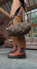 Afbeelding in Gallery-weergave laden, Leopard Print XL Crossbody Bum Bag
