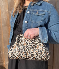 Charger l&#39;image dans la galerie, Leopard Knitted Cloud Bag
