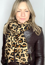 Afbeelding in Gallery-weergave laden, Leopard Print Scarf
