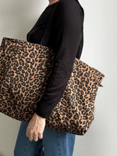 Load image into Gallery viewer, Leopard Print Large Tote Bag
