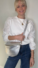 Afbeelding in Gallery-weergave laden, Silver Crossbody Bag
