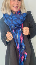 Carregar imagem no visualizador da galeria, Blue &amp; Pink Animal Print Blanket Scarf
