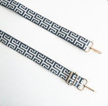 Afbeelding in Gallery-weergave laden, Grey &amp; White Geometric Bag Strap - Gold Hardware
