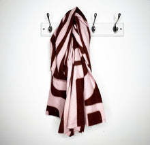 Carica l&#39;immagine nel visualizzatore di Gallery, Burgundy &amp; Pink Geometric Scarf
