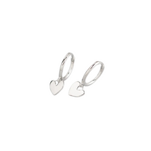 Laden Sie das Bild in den Galerie-Viewer, Silver Heart Hoop Huggies
