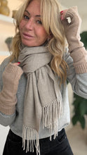 Carregar imagem no visualizador da galeria, Stone Plain Blanket Scarf
