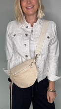 Afbeelding in Gallery-weergave laden, Raffia Crossbody/ Waist Bag
