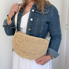 Laden Sie das Bild in den Galerie-Viewer, Cream Raffia Crossbody Crescent Bag with Gold Accents
