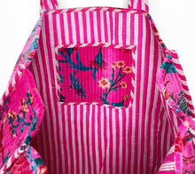 Cargar imagen en el visor de la galería, Pink Velvet Tapestry Print Large Tote Bag
