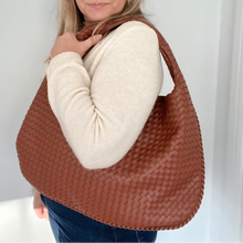 Afbeelding in Gallery-weergave laden, Dark Tan PU Weave Tote Bag
