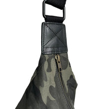 Carica l&#39;immagine nel visualizzatore di Gallery, Khaki Camo Print Large Crossbody Bum Bag
