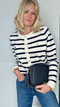 Laden Sie das Bild in den Galerie-Viewer, Navy Chevron Tassel Bag
