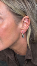 Carregar imagem no visualizador da galeria, Gold Hoop &amp; Grey Bead Earrings
