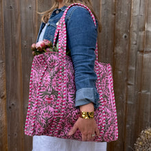 Carica l&#39;immagine nel visualizzatore di Gallery, Pink &amp; Green Flower Print Cotton Tote Bag
