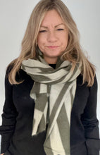 Charger l&#39;image dans la galerie, Khaki Mix Geometric Scarf
