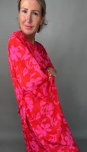 Cargar imagen en el visor de la galería, Red &amp; Pink Flower Print Kimono
