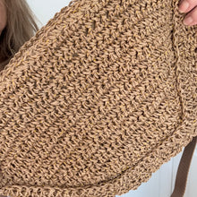 Cargar imagen en el visor de la galería, Beige Raffia Crossbody Crescent Bag with Gold Accents
