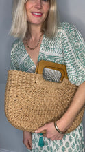 Carregar imagem no visualizador da galeria, Straw Bag with Wooden Handles
