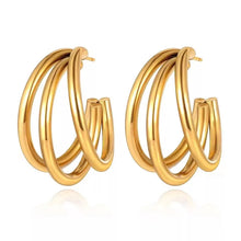 Afbeelding in Gallery-weergave laden, Gold C Shape Hoop Stud Earrings
