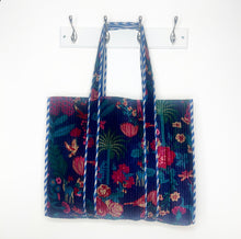 Afbeelding in Gallery-weergave laden, Blue Velvet Tapestry Print Large Tote Bag
