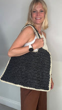 Carica l&#39;immagine nel visualizzatore di Gallery, Black &amp; Cream Raffia Tote Bag
