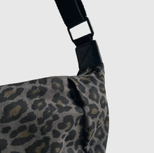 Charger l&#39;image dans la galerie, Charcoal Leopard Print Large Crossbody Bum Bag
