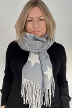 Carica l&#39;immagine nel visualizzatore di Gallery, Grey Reversible Star Scarf
