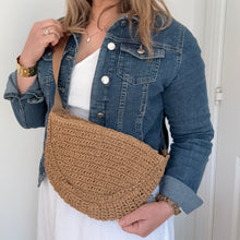 Cargar imagen en el visor de la galería, Beige Raffia Crossbody Crescent Bag with Gold Accents
