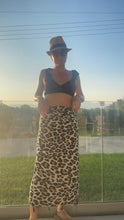 Laden Sie das Bild in den Galerie-Viewer, Preorder for dispatch w/c 7/10 - Blue Leopard Print Tassel Scarf
