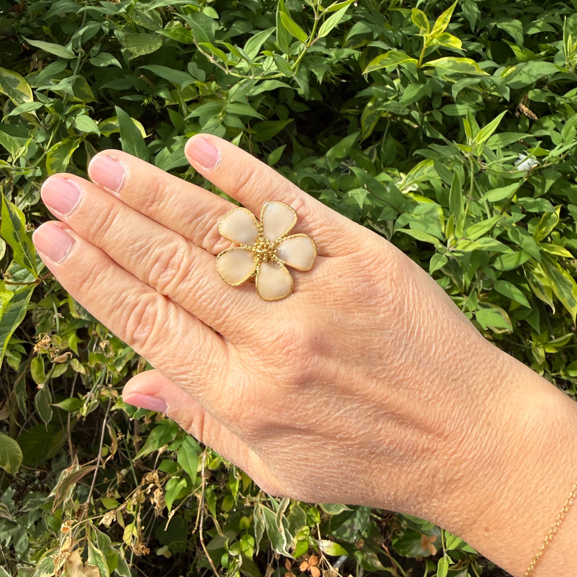 Beige &amp; Gold Flower Adjustable Ring