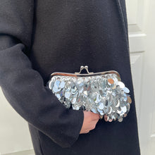 Laden Sie das Bild in den Galerie-Viewer, Silver Sequin Clutch/ Crossbody Bag - Small
