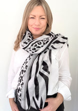 Afbeelding in Gallery-weergave laden, Black &amp; Grey Leopard &amp; Zebra Print Scarf
