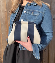 Cargar imagen en el visor de la galería, Navy &amp; Cream Stripe Knitted Cloud Bag
