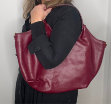 Afbeelding in Gallery-weergave laden, Burgundy Leather Large Shoulder Bag
