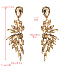 Laden Sie das Bild in den Galerie-Viewer, Gold Crystal Drop Earrings
