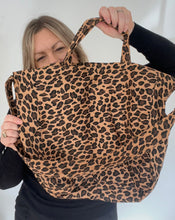 Charger l&#39;image dans la galerie, Tan Leopard Print Fabric Large Crossbody Tote Bag
