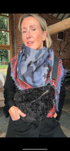 Laden Sie das Bild in den Galerie-Viewer, Navy &amp; Blue Camo Scarf with Stars
