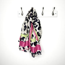 Carregar imagem no visualizador da galeria, Navy Animal Print Scarf With Bright Border
