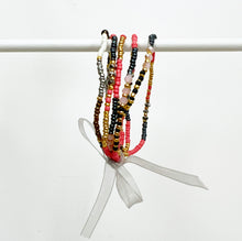 Afbeelding in Gallery-weergave laden, Pewter &amp; Coral Beaded Stretch Bracelets
