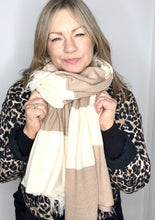 Charger l&#39;image dans la galerie, Cream &amp; Mocha Stripe Blanket Scarf
