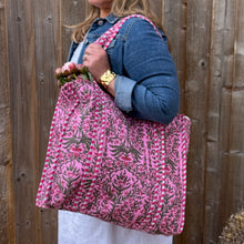 Carica l&#39;immagine nel visualizzatore di Gallery, Pink &amp; Green Flower Print Cotton Tote Bag
