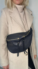 Carregar imagem no visualizador da galeria, Navy Large Crossbody Bum Bag - Gold Hardware
