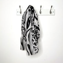 Afbeelding in Gallery-weergave laden, Black &amp; Grey Leopard &amp; Zebra Print Scarf
